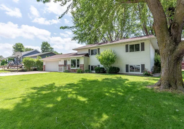 Homes for sale in Janesville, MN | 211 Holly Ln, Janesville, MN 56048 | MLS# 7101905