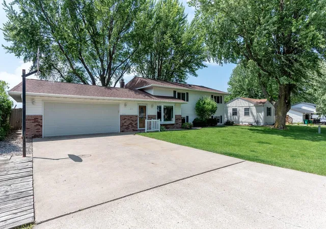 Homes for sale in Janesville, MN | 211 Holly Ln, Janesville, MN 56048 | MLS# 7101905