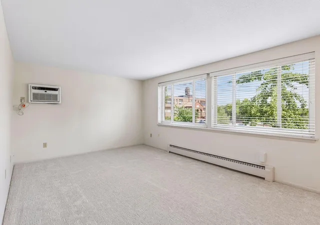 3rd image of 4400 Upton Ave S #201, Minneapolis, MN 55410 | MLS# 7101910