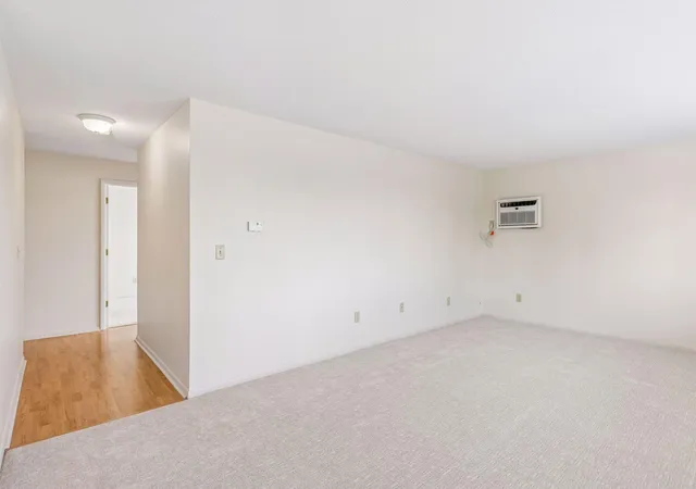 4th image of 4400 Upton Ave S #201, Minneapolis, MN 55410 | MLS# 7101910