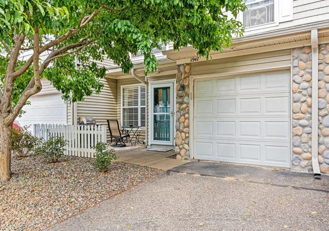 Homes for sale in Shoreview, MN | 1947 Bluestem Ln, Shoreview, MN 55126 | MLS# 7101915