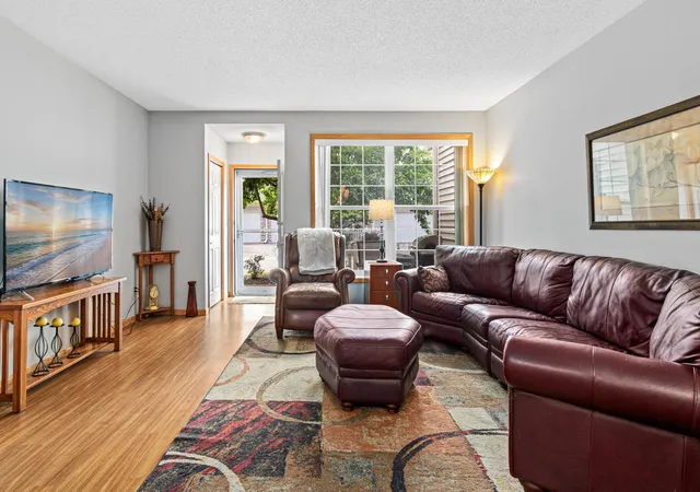 Homes for sale in Shoreview, MN | 1947 Bluestem Ln, Shoreview, MN 55126 | MLS# 7101915