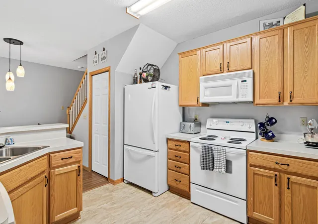 Homes for sale in Shoreview, MN | 1947 Bluestem Ln, Shoreview, MN 55126 | MLS# 7101915