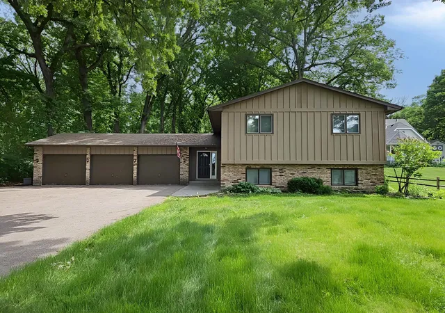 Homes for sale in White Bear Lake, MN | 5940 Otter View Trl, White Bear Lake, MN 55110 | MLS# 7101943