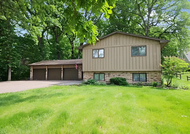 Homes for sale in White Bear Lake, MN | 5940 Otter View Trl, White Bear Lake, MN 55110 | MLS# 7101943