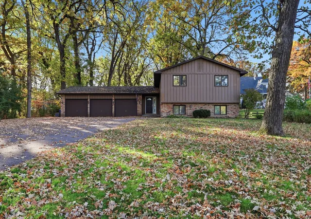 Photo 2 of Single family home for sale at 5940 Otter View Trl, Saint Paul, MN 55110 | MLS# 7101943 | Listing updated on 2026-10-23