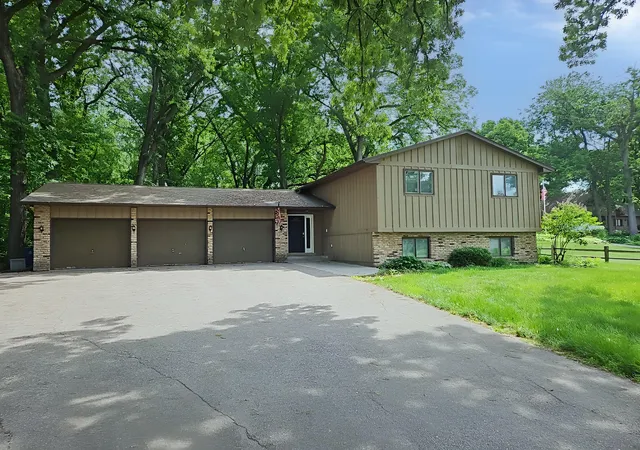 Homes for sale in White Bear Lake, MN | 5940 Otter View Trl, White Bear Lake, MN 55110 | MLS# 7101943