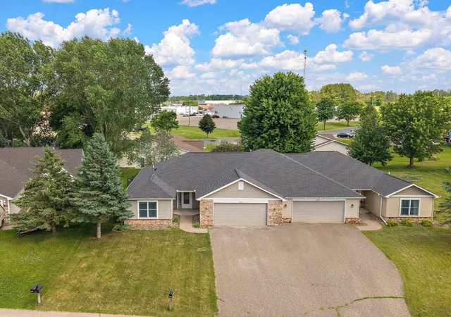 2nd image of 1825 Windmill Dr, Baldwin, WI 54002 | MLS# 7101964