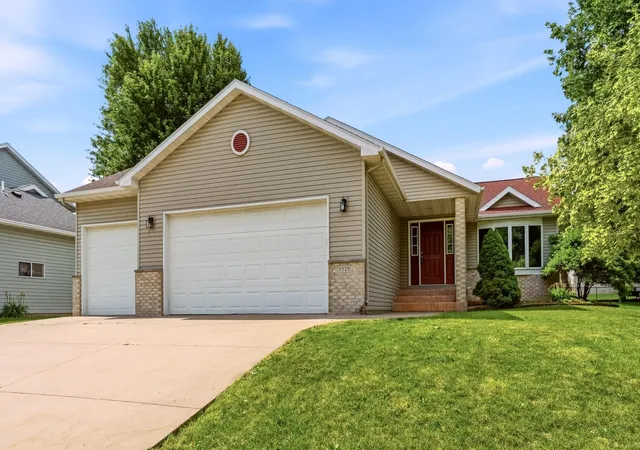 1st image of 3328 Dorset Ln Nw, Rochester, MN 55901 | MLS# 7101973