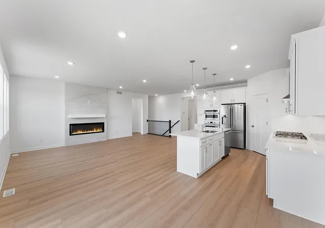 4th image of 5184 Long Pointe Bay, Saint Paul, MN 55129 | MLS# 7101989