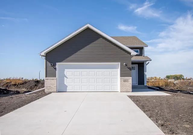 Photo 2 of Single family home for sale at 6807 Belding Dr S, Fargo, ND 58104 | MLS# 7102001 | Listing updated on 2026-10-16