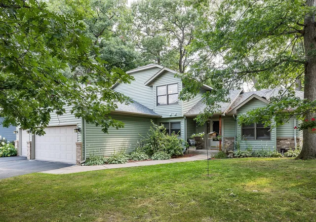 Photo 1 of Single family home for sale at 570 Dorland Rd S, Saint Paul, MN 55119 | MLS# 7102006 | Listing updated on 2026-08-22