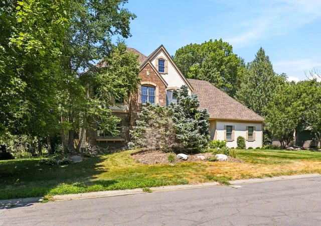 Photo 2 of Single family home for sale at 4819 137th Street W, Saint Paul, MN 55124 | MLS# 7102029 | Listing updated on 2026-09-13