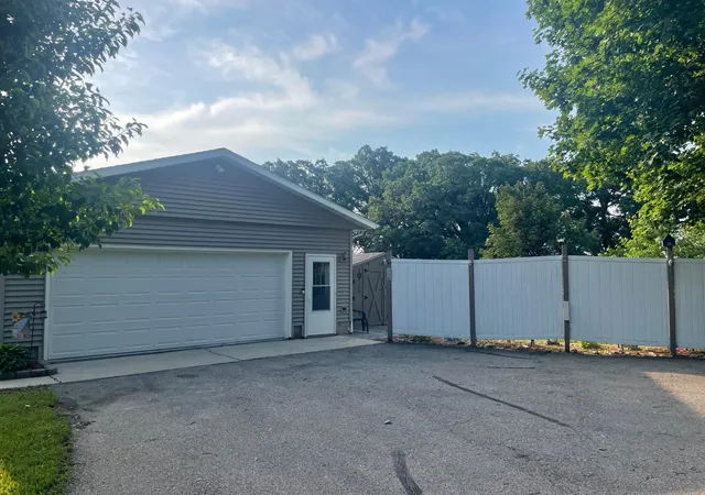 Photo 4 of Single family home for sale at 3925 8th Street NE, Willmar, MN 56201 | MLS# 7102055 | Listing updated on 2026-09-04