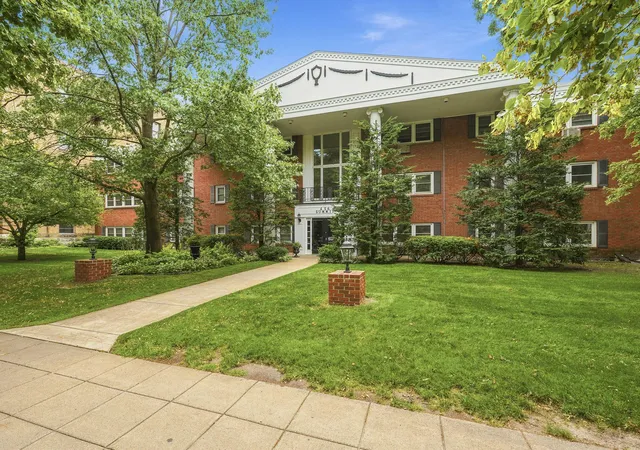 Homes for sale in Saint Paul, MN | 456 Summit Ave #203, Saint Paul, MN 55102 | MLS# 7102064
