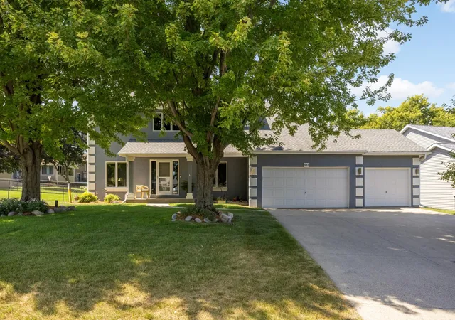 Photo 2 of Single family home for sale at 527 Hackmore Dr, Saint Paul, MN 55123 | MLS# 7102126 | Listing updated on 2026-09-19