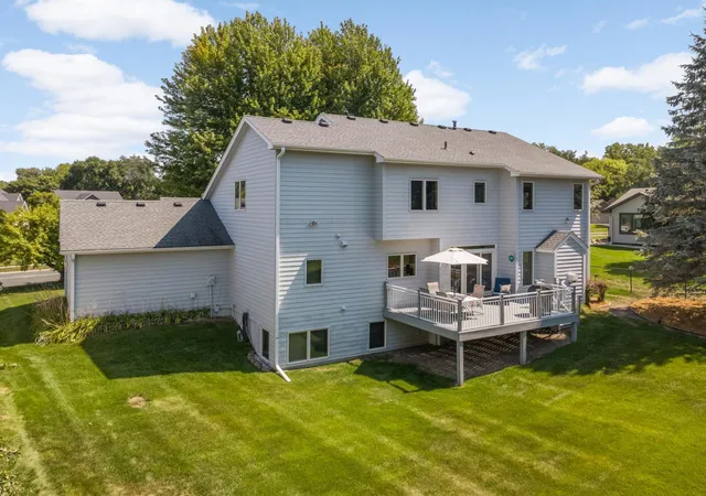 Photo 3 of Single family home for sale at 527 Hackmore Dr, Saint Paul, MN 55123 | MLS# 7102126 | Listing updated on 2026-09-19