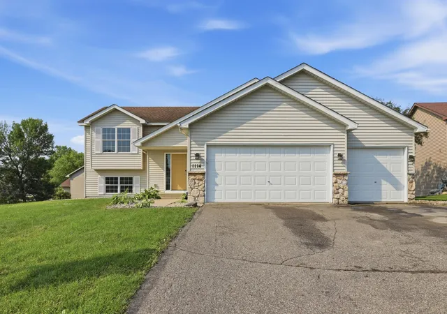 2nd image of 1114 Hidden Creek Blvd, Mayer, MN 55360 | MLS# 7102137