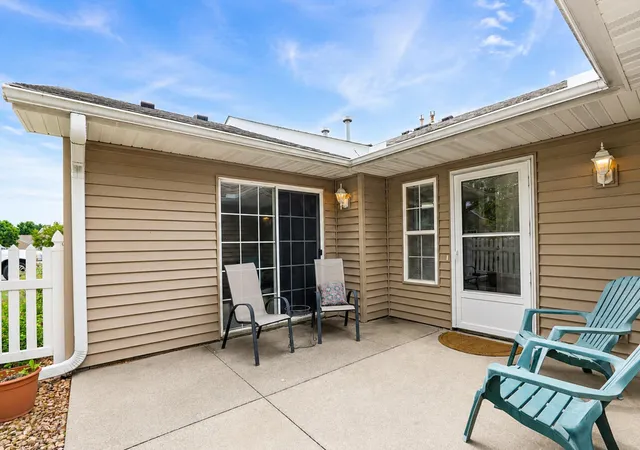 2nd image of 2102 Oak Tree Ln #A, Austin, MN 55912 | MLS# 7102188