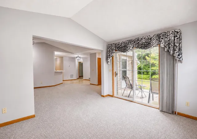4th image of 2102 Oak Tree Ln #A, Austin, MN 55912 | MLS# 7102188