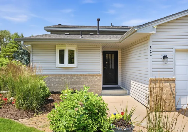 3rd image of 6799 Sunnyslope Dr N, Maple Grove, MN 55311 | MLS# 7102195