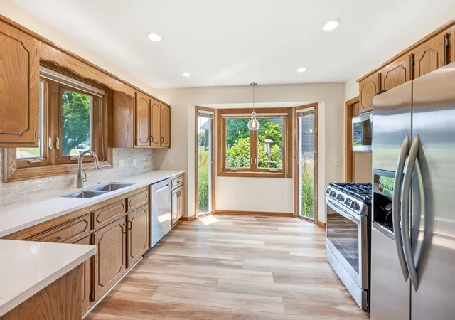 4th image of 6799 Sunnyslope Dr N, Maple Grove, MN 55311 | MLS# 7102195