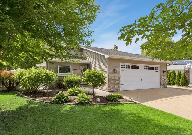 Homes for sale in Bloomington, MN | 10028 Park Cir, Bloomington, MN 55420 | MLS# 7102204
