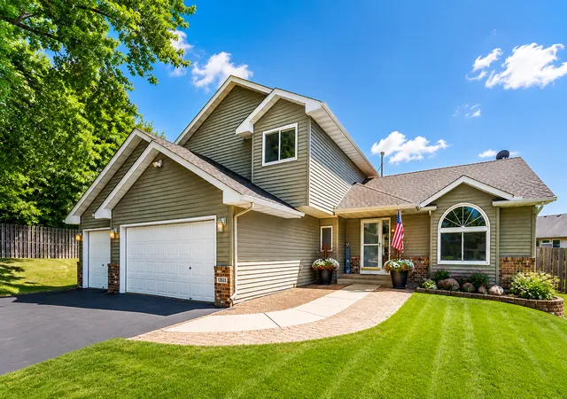 Photo 1 of Single family home for sale at 12628 Dutch Ct, Saint Paul, MN 55124 | MLS# 7102278 | Listing updated on 2026-09-13