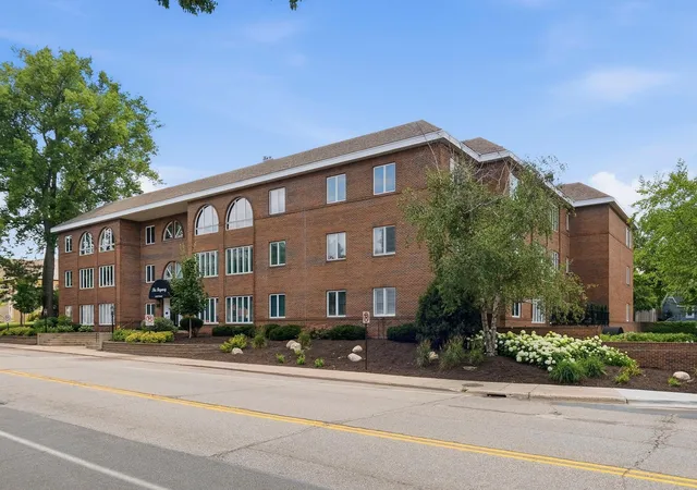 Homes for sale in Edina, MN | 5100 France Ave S #102, Edina, MN 55410 | MLS# 7102296