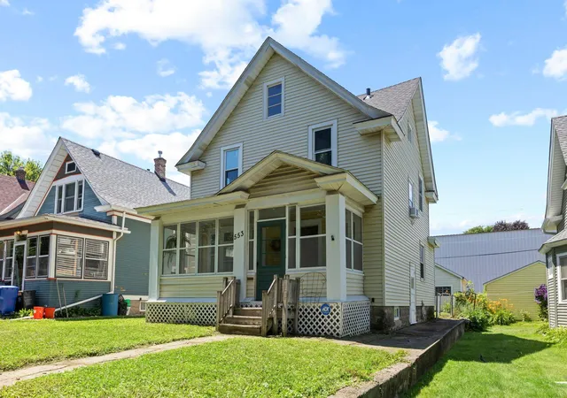 3rd image of 553 Manomin Ave, Saint Paul, MN 55107 | MLS# 7102299