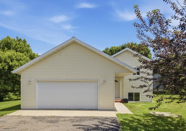 Homes for sale in Lake Park, MN | 301 Lakeview Dr, Lake Park, MN 56554 | MLS# 7102307