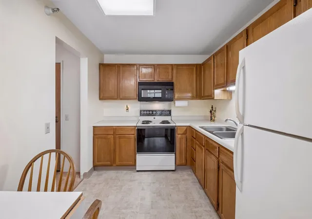 Photo 3 of Condo for sale at 500 County Rd B W #235, Saint Paul, MN 55113 | MLS# 7102312 | Listing updated on 2026-10-26
