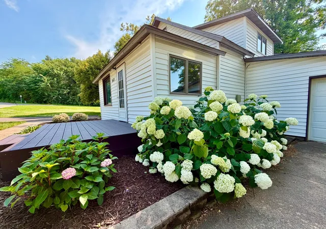 3rd image of 142 Red Wing Ave S, Red Wing, MN 55066 | MLS# 7102341