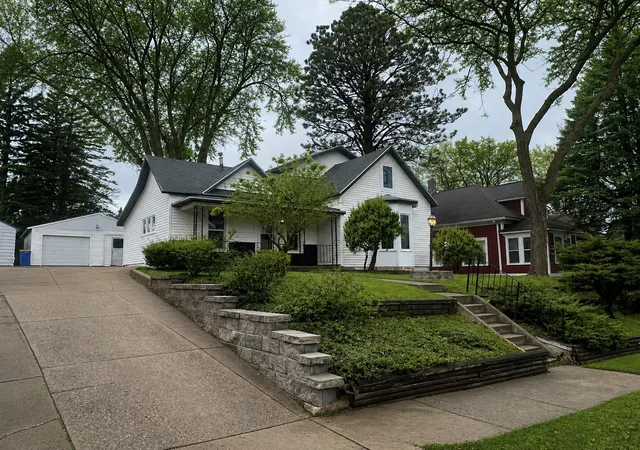 Homes for sale in Owatonna, MN | 118 Franklin Ave, Owatonna, MN 55060 | MLS# 7102369