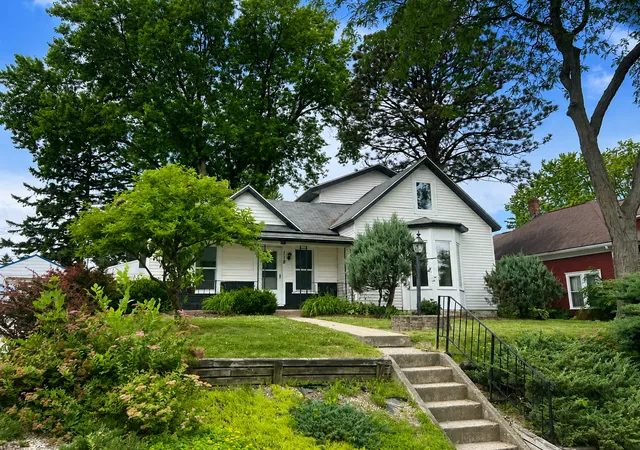 Homes for sale in Owatonna, MN | 118 Franklin Ave, Owatonna, MN 55060 | MLS# 7102369