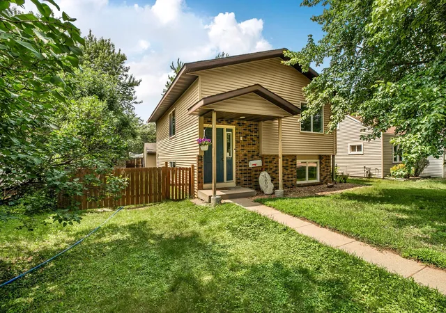 2nd image of 1209 2nd Ave S, Sauk Rapids, MN 56379 | MLS# 7102386