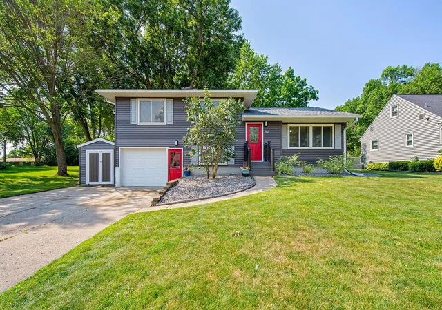 Homes for sale in Lake Crystal, MN | 762 E Prince St, Lake Crystal, MN 56055 | MLS# 7102403