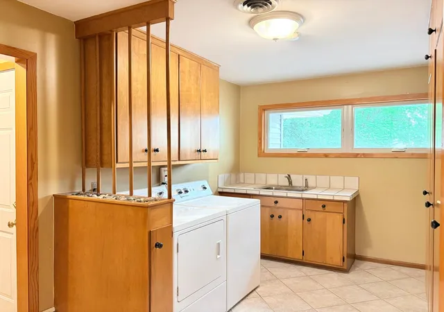 4th image of 501 W College Dr, Marshall, MN 56258 | MLS# 7102463
