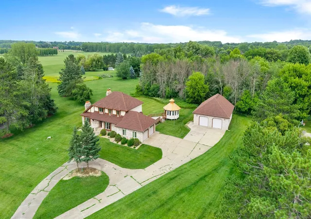 1st image of 6 Lacosta Dr, Saint Paul, MN 55110 | MLS# 7102475