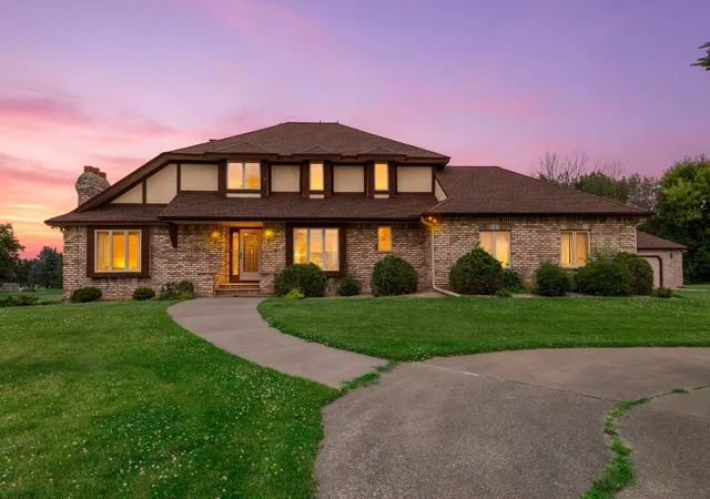 57th image of 6 Lacosta Dr, Saint Paul, MN 55110 | MLS# 7102475