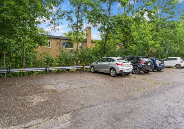 2nd image of 656 Ashland Ave, Saint Paul, MN 55104