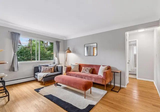 2nd image of 656 Ashland Ave #7, Saint Paul, MN 55104 | MLS# 7102535