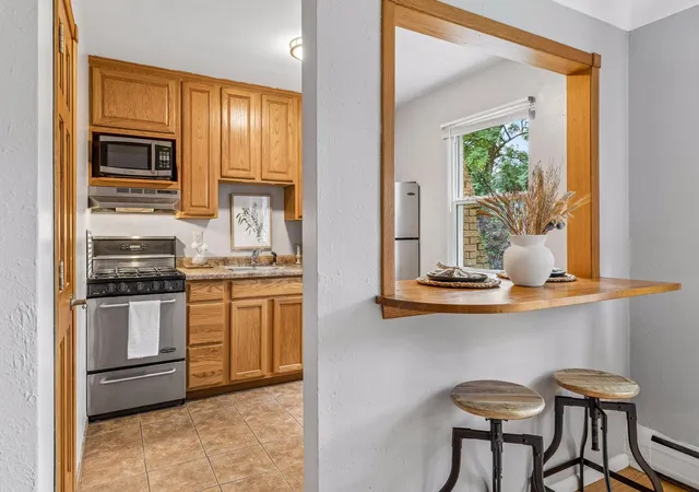 4th image of 656 Ashland Ave, St. Paul, MN 55104