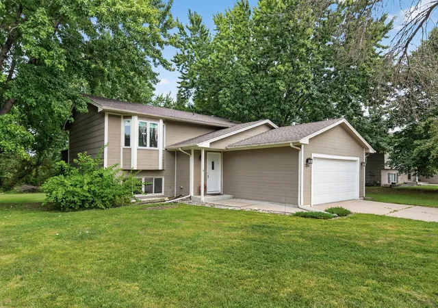 Photo 2 of Single family home for sale at 2250 Van Sloun Rd, Chaska, MN 55318 | MLS# 7102578 | Listing updated on 2026-09-08