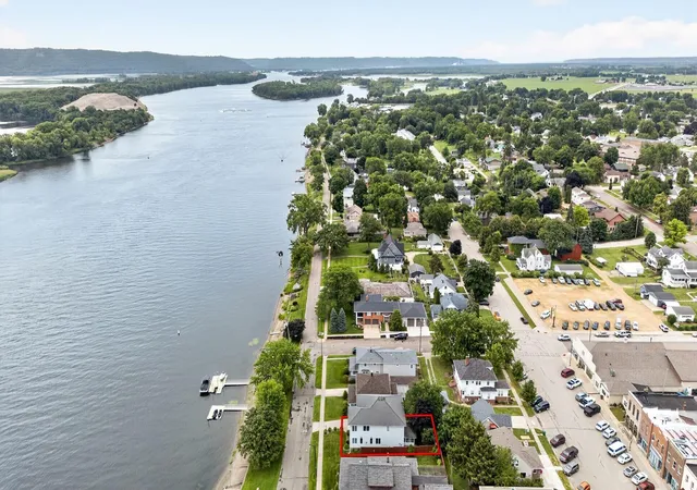 Homes for sale in Wabasha, MN | 118 Lawrence Blvd E, Wabasha, MN 55981 | MLS# 7102583