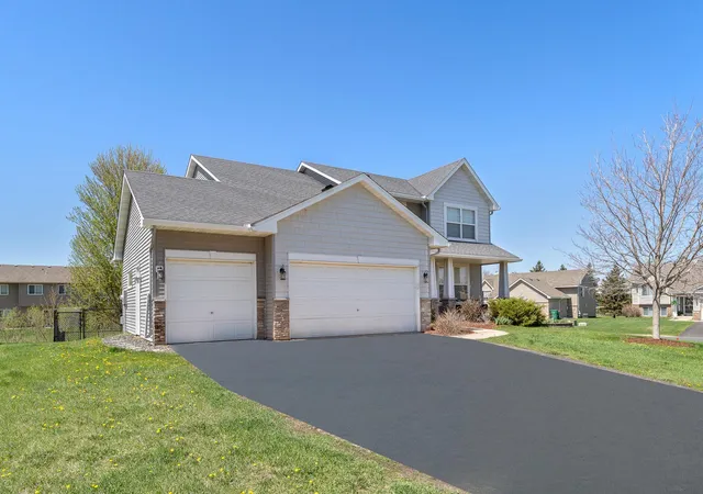 Photo 3 of Single family home for sale at 924 Ivy Hills Rd, Belle Plaine, MN 56011 | MLS# 7102648 | Listing updated on 2026-08-21
