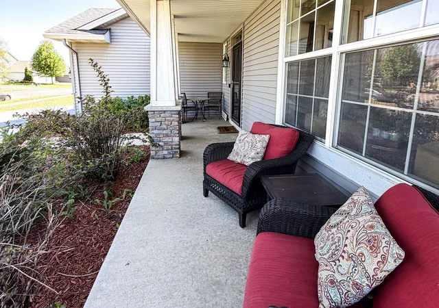 Photo 4 of Single family home for sale at 924 Ivy Hills Rd, Belle Plaine, MN 56011 | MLS# 7102648 | Listing updated on 2026-08-21
