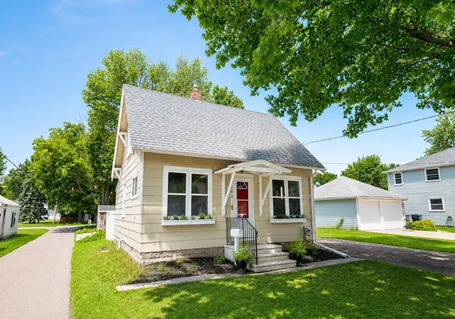 Homes for sale in Mankato, MN | 192 Long St, Mankato, MN 56001 | MLS# 7102651