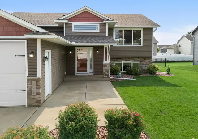 Photo 3 of Sale Pending at 7391 Kahler Cir Ne, Albertville, MN 55301 | MLS# 7102653 | Listing updated on 2026-09-08