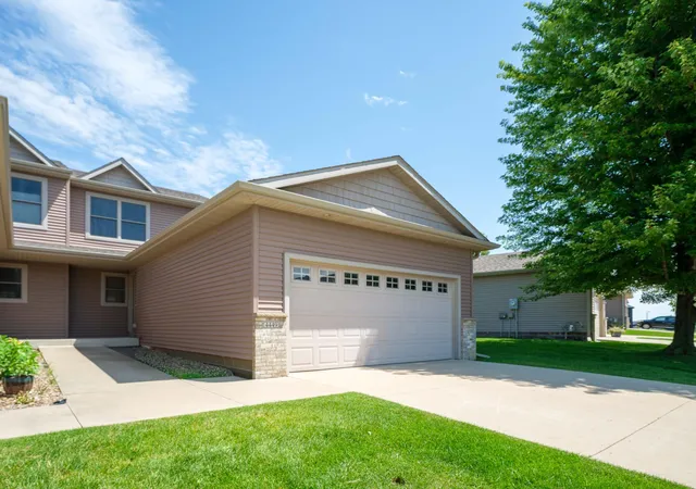 1st image of 4449 Heritage Pl Nw, Rochester, MN 55901 | MLS# 7102673